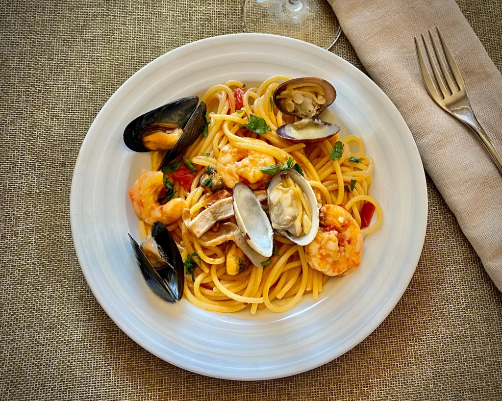 spageti s morski darove