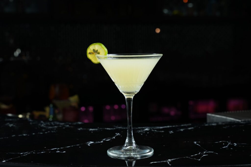Коктейл 50/50 Мартини (50/50 Martini)