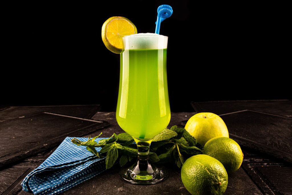 Коктейл Епълтини (Appletini)