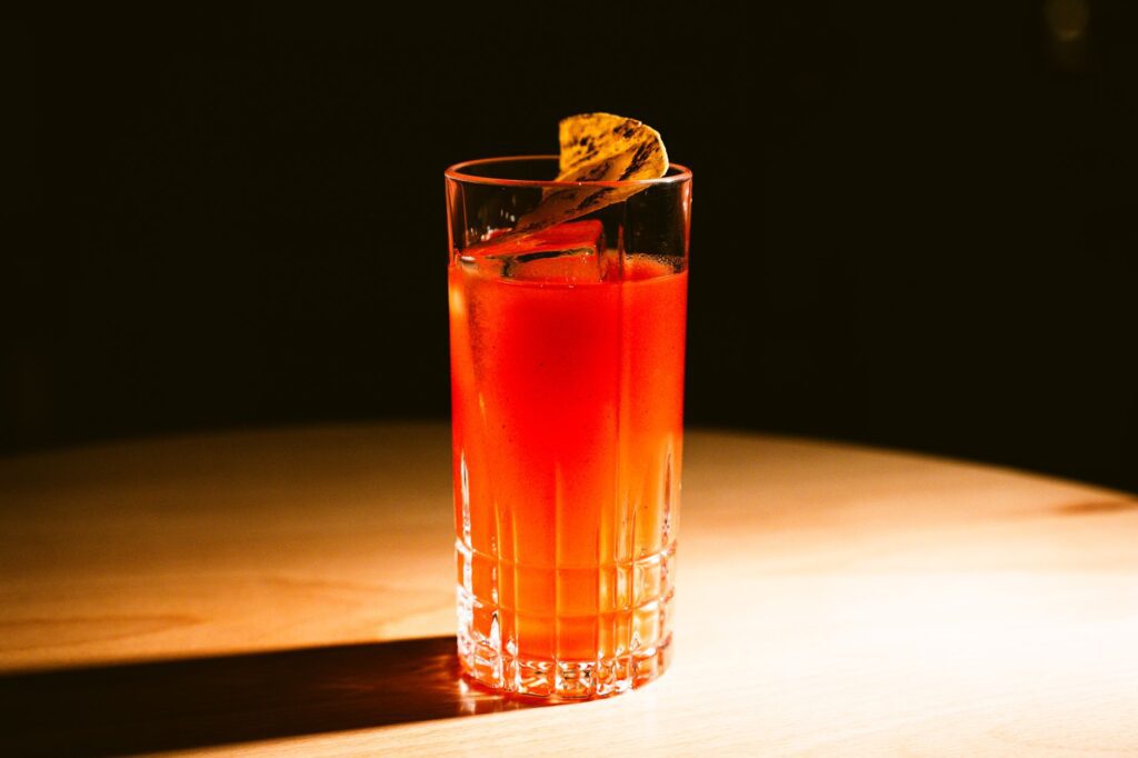 Коктейл Харви Уолбенгър (Harvey Wallbanger)