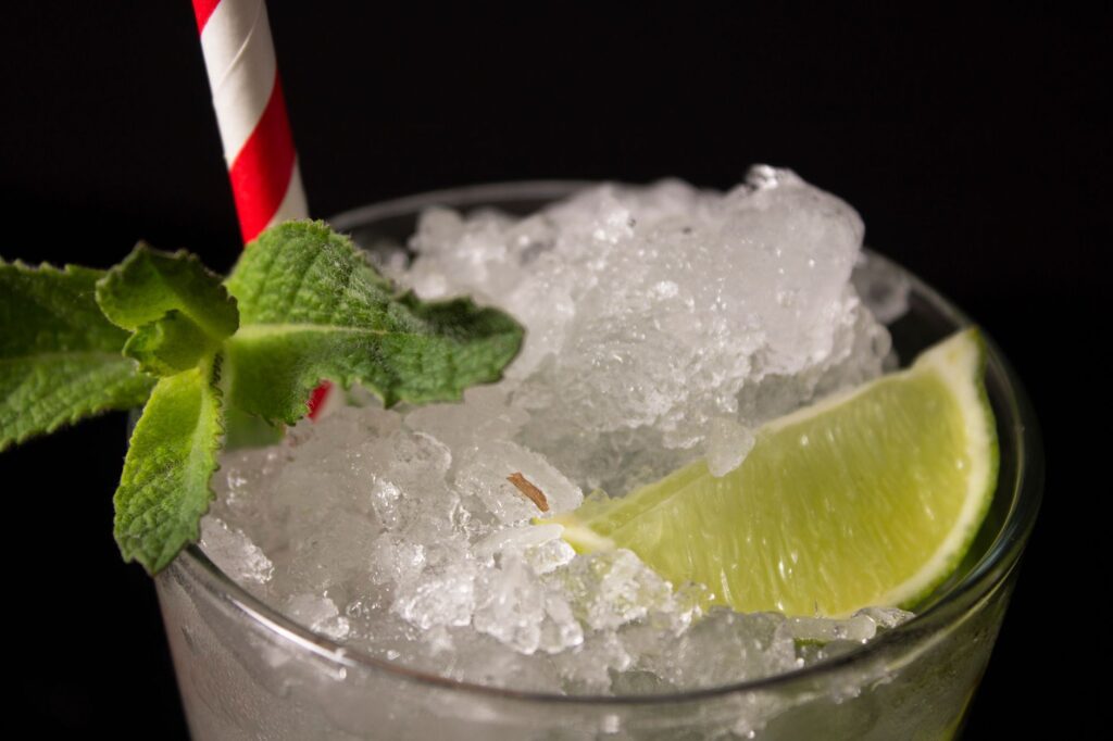 Коктейл Кайпироска (Caipiroska)