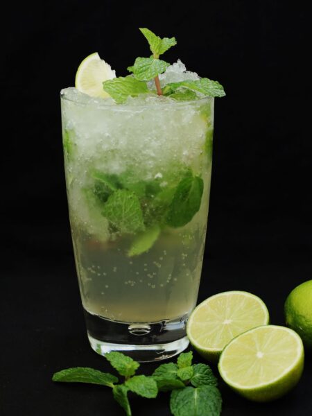 Коктейл Куийнс Парк Суизъл (Queen’s Park Swizzle)
