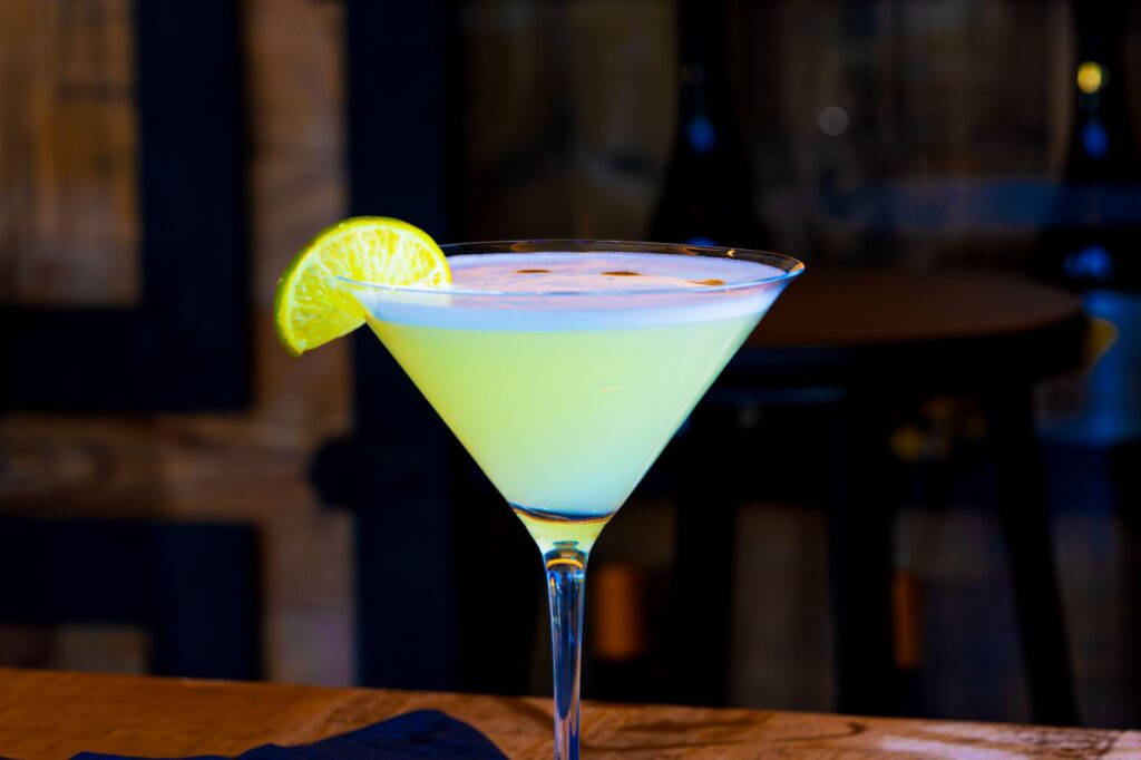 Коктейл Мидори Сауър (Midori Sour)