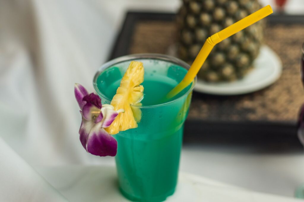 Коктейл Синя лагуна (Blue Lagoon)