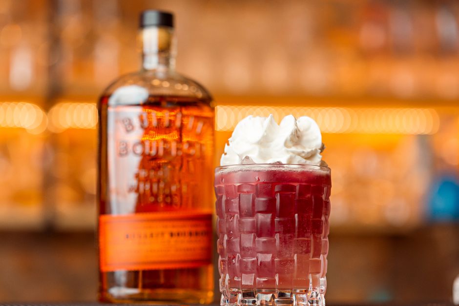 Коктейл Морнинг Глори Физ (Morning Glory Fizz)